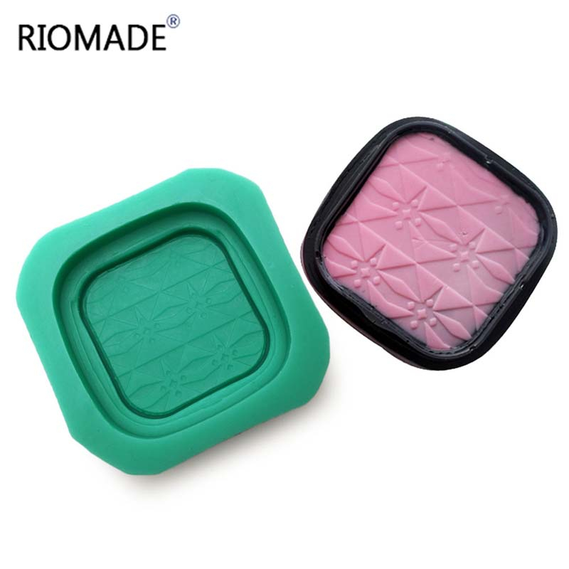 Strumenti per il trucco, rosse - Lip Balm recensione e prezzo